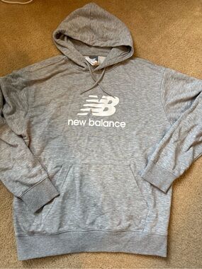 New Balance Men's Heather Gray Logo Pullover Hoodie - size small